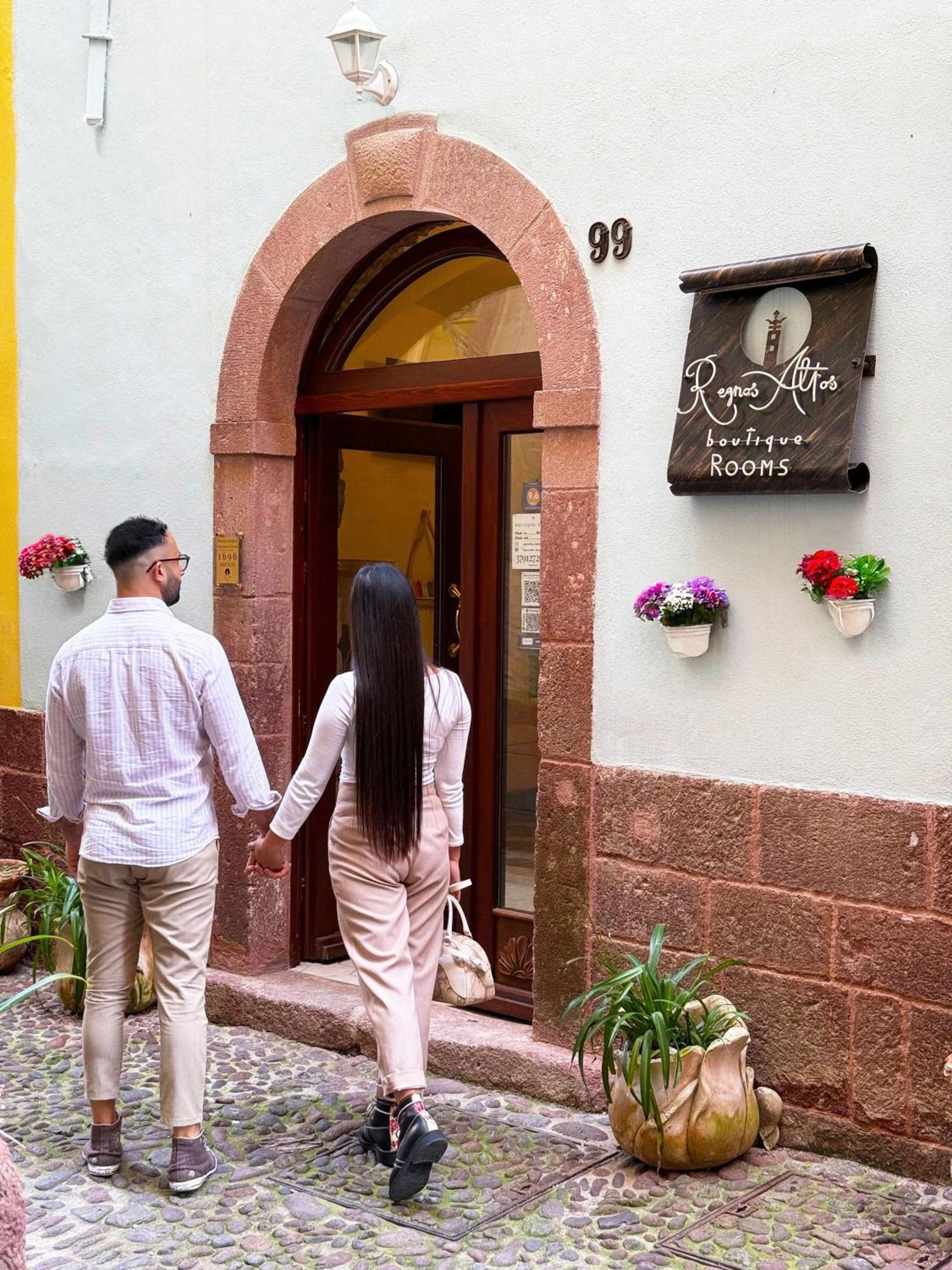 בוסה Regnos Altos Boutique Rooms מראה חיצוני תמונה